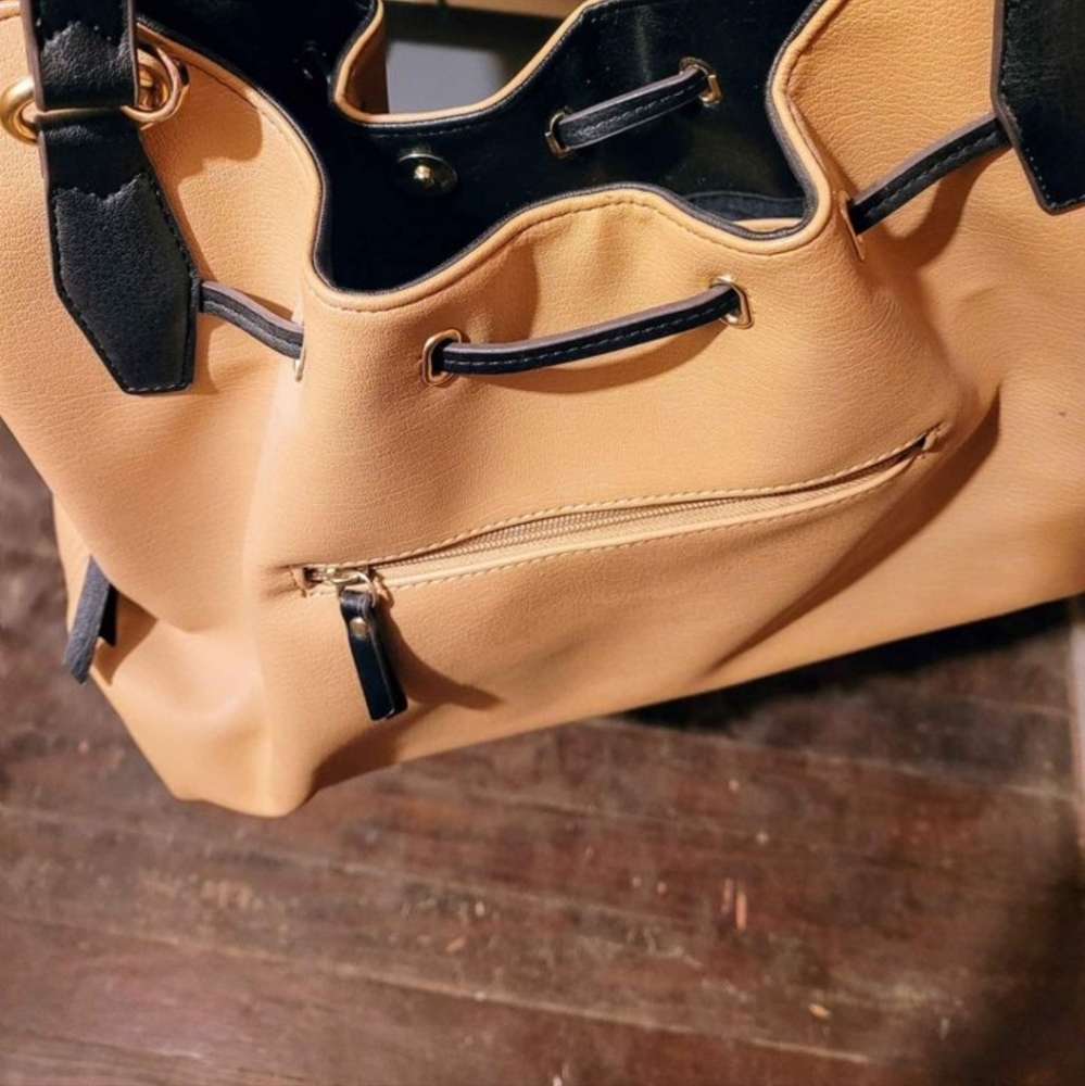 Purse - Picture 2 of 4